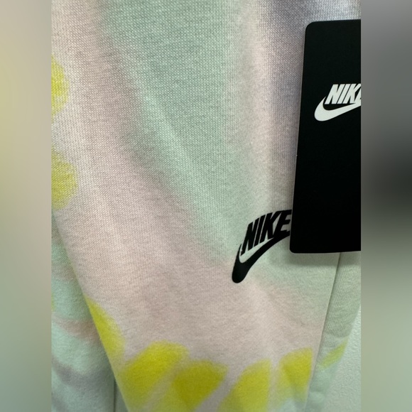 NIKE
GIRLS CLUB FLEECE JOGGERS - Picture 9 of 9